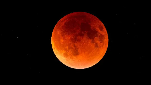 Eclipsă totală de lună