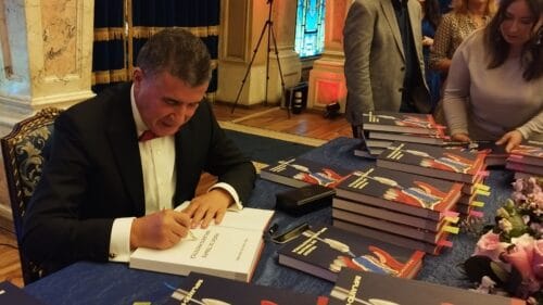 Generalul maior medic prof. univ. dr. Ioan Sârbu a lansat cartea "TRATAT DE TERAPIE lMPLANTO-PROTEȚICĂ"