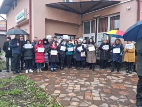 Angajații DSP continuă protestul Angajații DSP continuă protestul