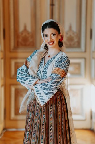 larisa carlugea