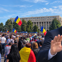 George Simion, apel la calm după incidentele din Piața Victoriei: protestatarii și forțele de ordine, îndemnați să evite escaladarea