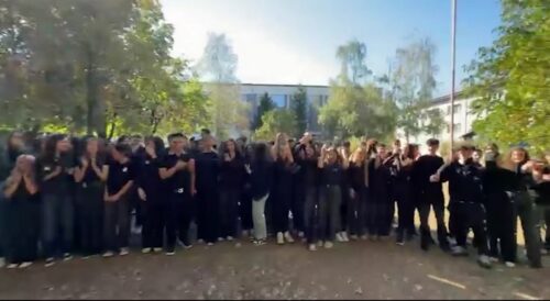 elevi, uniforme școlare, uniforme obligatorii, protest elevi, protest în negru, educație, învățământ, Consiliul Național al Elevilor, școli, elevi Gorj, Gorj, Târgu Jiu