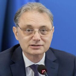 Guvernul Luca Niculescu a trecut de votul Parlamentului. România are un nou Executiv